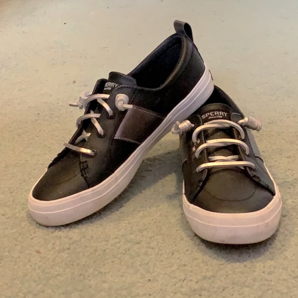 Sperry woman’s tennis shoes black with silver ties